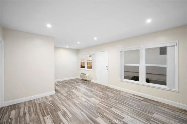 2930 Fairmount Avenue B, La Crescenta, CA 91214