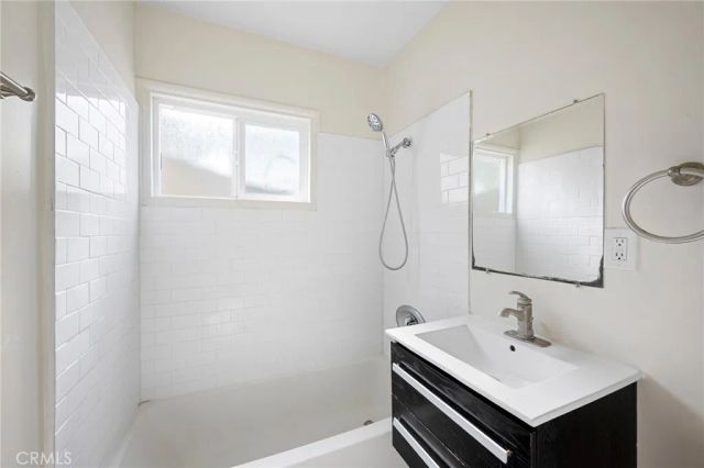 2930 Fairmount Avenue B, La Crescenta, CA 91214