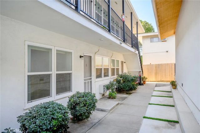 2930 Fairmount Avenue B, La Crescenta, CA 91214