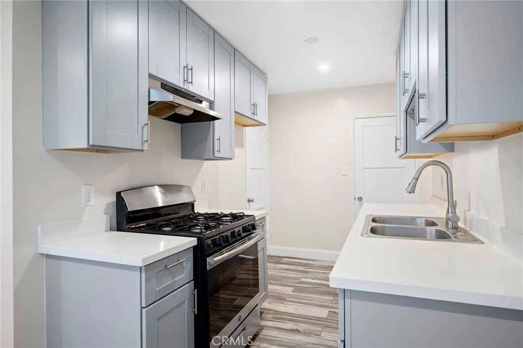 2930 Fairmount Avenue B, La Crescenta, CA 91214