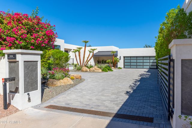5724 N ECHO CANYON Drive, Phoenix, AZ 85018