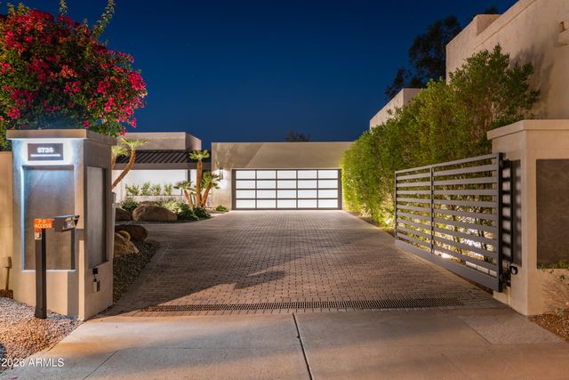 5724 N ECHO CANYON Drive, Phoenix, AZ 85018