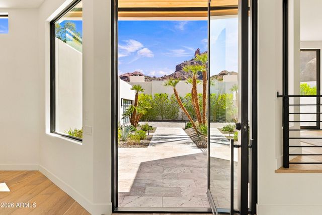 5724 N ECHO CANYON Drive, Phoenix, AZ 85018