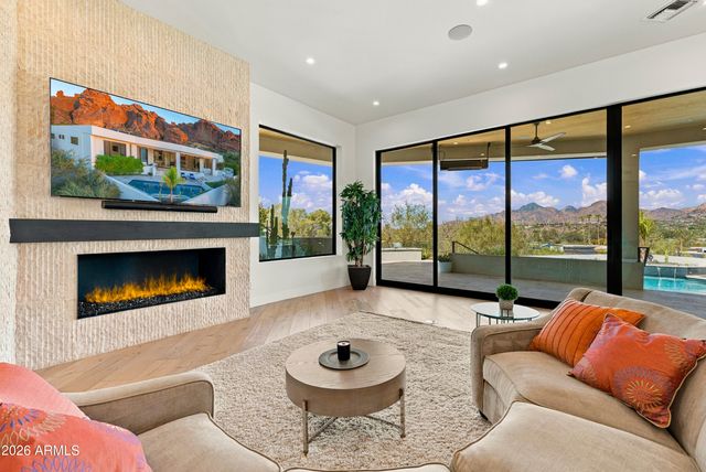 5724 N ECHO CANYON Drive, Phoenix, AZ 85018