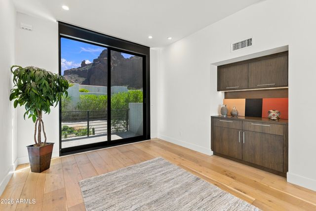 5724 N ECHO CANYON Drive, Phoenix, AZ 85018