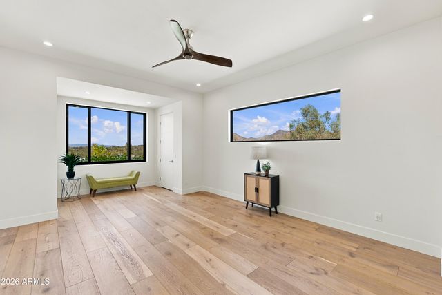 5724 N ECHO CANYON Drive, Phoenix, AZ 85018