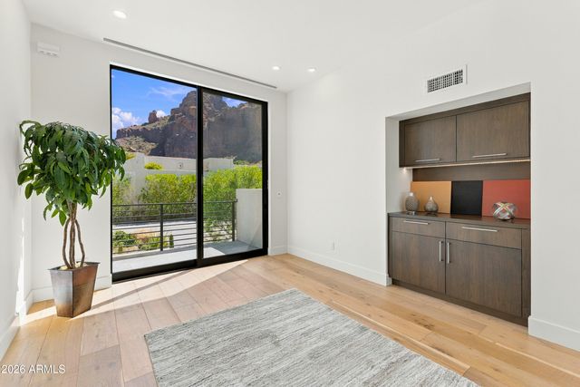 5724 N ECHO CANYON Drive, Phoenix, AZ 85018