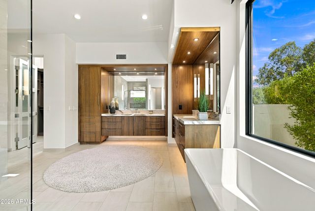 5724 N ECHO CANYON Drive, Phoenix, AZ 85018
