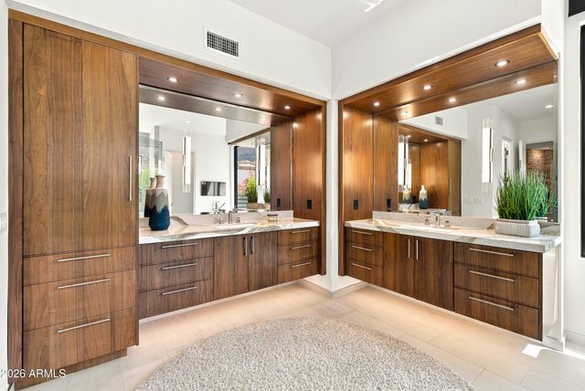 5724 N ECHO CANYON Drive, Phoenix, AZ 85018