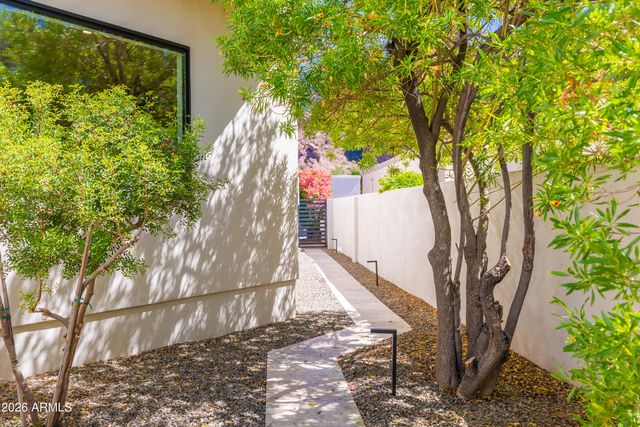 5724 N ECHO CANYON Drive, Phoenix, AZ 85018