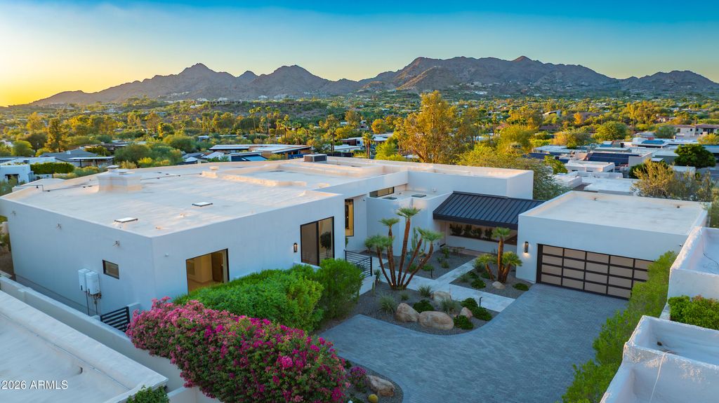 5724 N ECHO CANYON Drive, Phoenix, AZ 85018 — photo 2