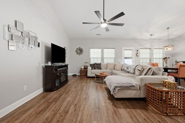 359 Dunbarton Ln., Conway, SC 29526