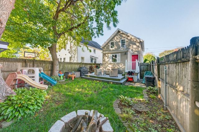 8 Shawmut Ave, New Bedford, MA 02740