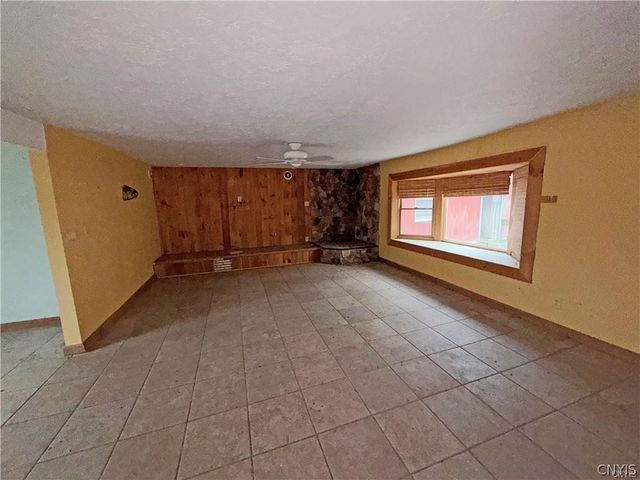 3247 County Route 57, Volney, NY 13126