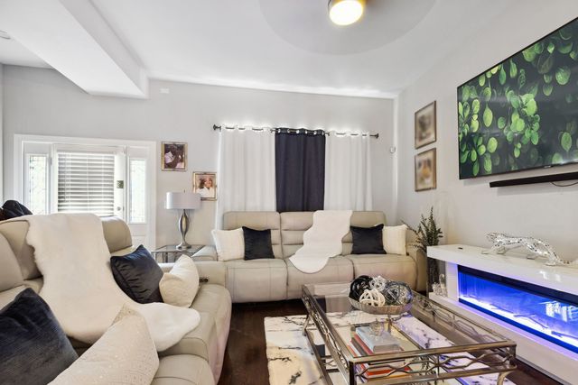 4331 S Evans Avenue, Chicago, IL 60653