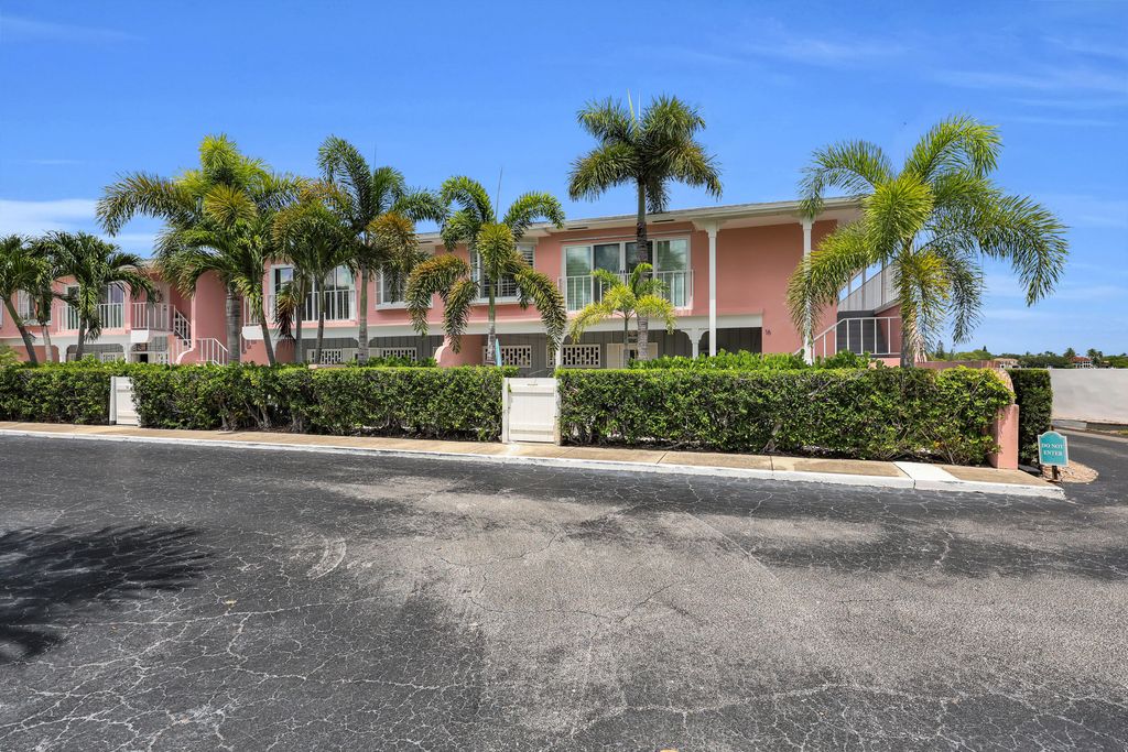 475 Tequesta Drive 16, Tequesta, FL 33469