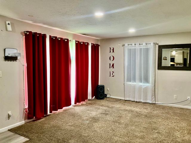 1927 S Chautauqua Ave, Wichita, KS 67211