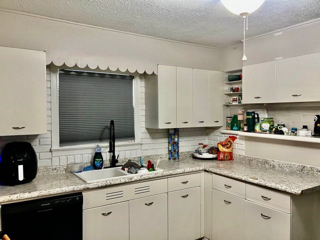 1927 S Chautauqua Ave, Wichita, KS 67211