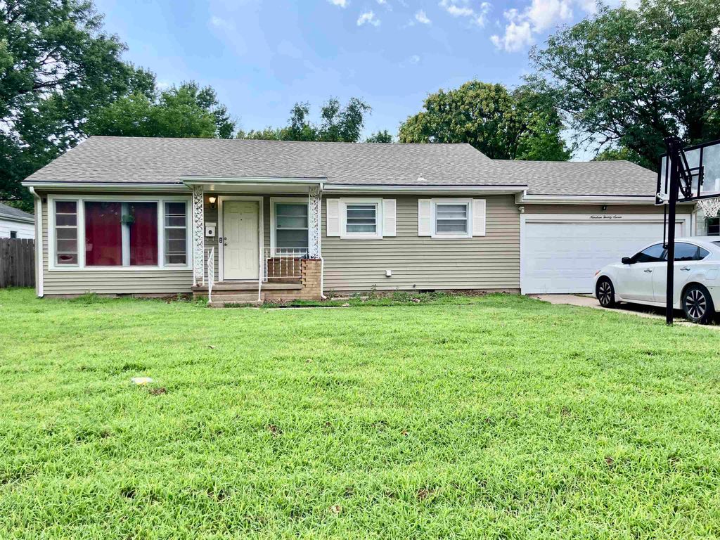 1927 S Chautauqua Ave, Wichita, KS 67211