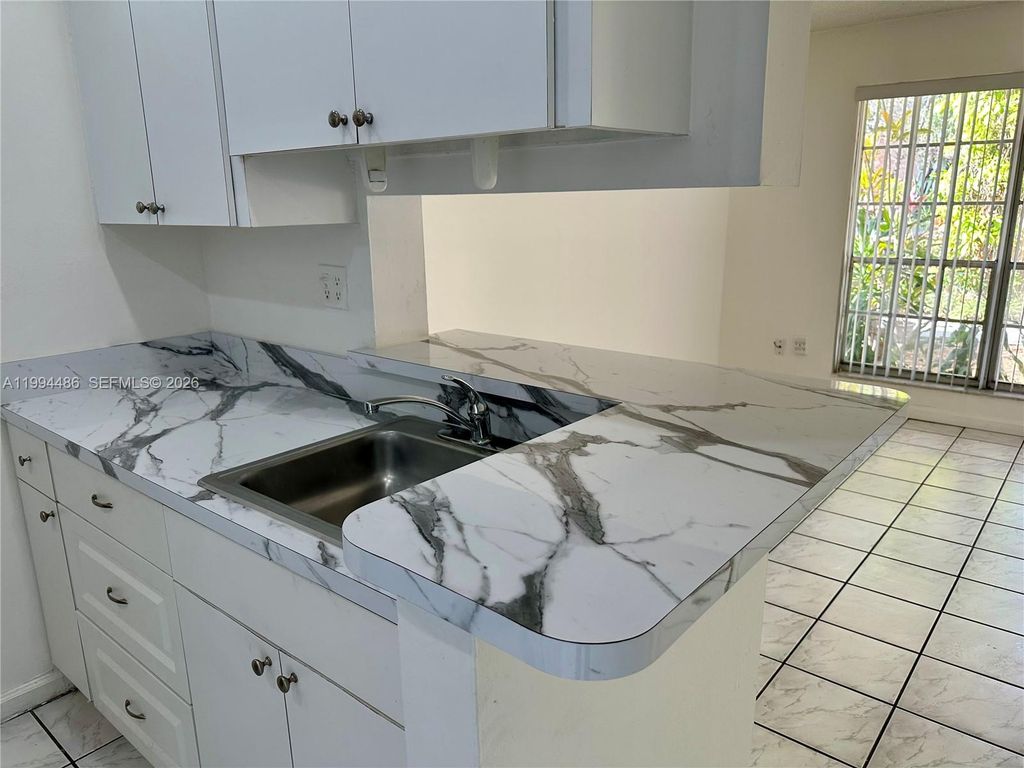 10764 N Kendall Dr I1, Miami, FL 33176