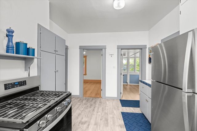 2022 28th St, Sacramento, CA 95818