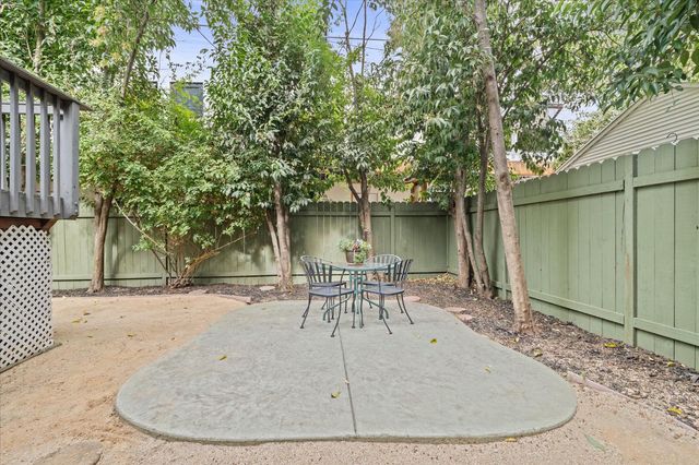 2022 28th St, Sacramento, CA 95818