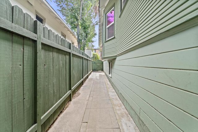 2022 28th St, Sacramento, CA 95818