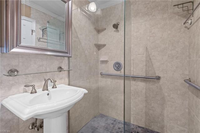 450 Robin RD, Portsmouth, VA 23701