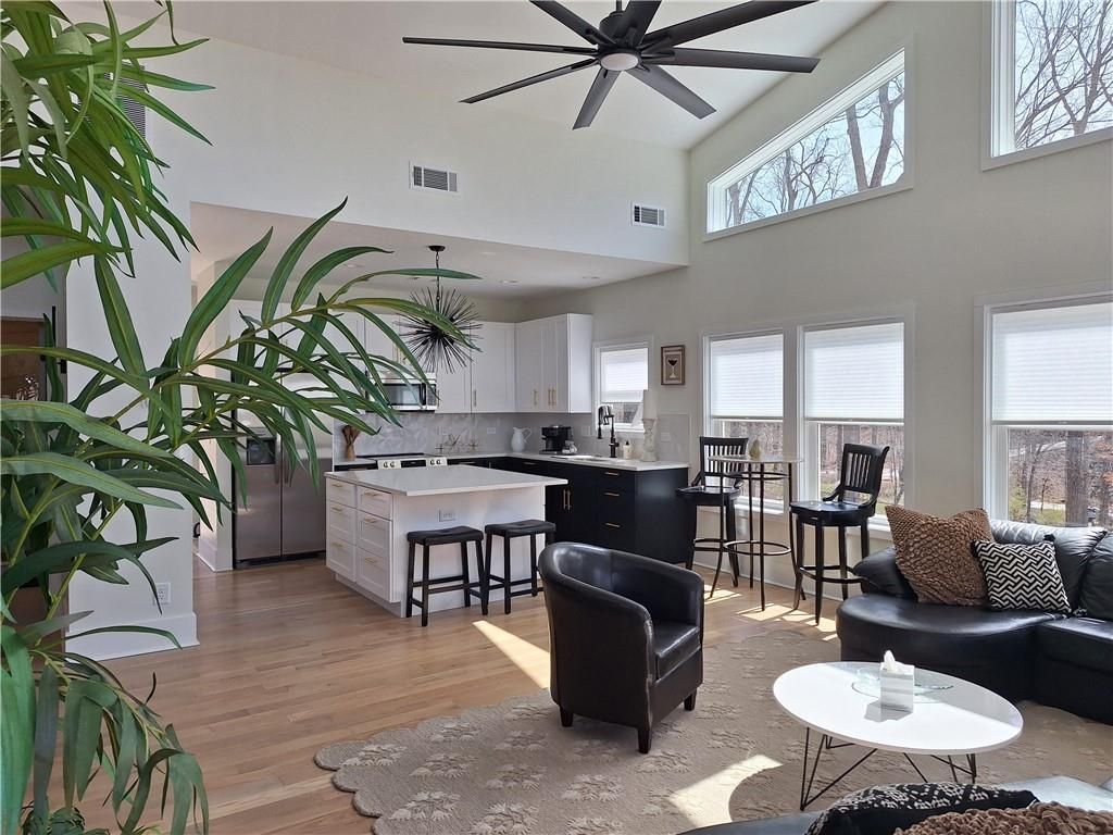 Image 7 of property listing at 6245 Reives Road, Cumming, GA 30041