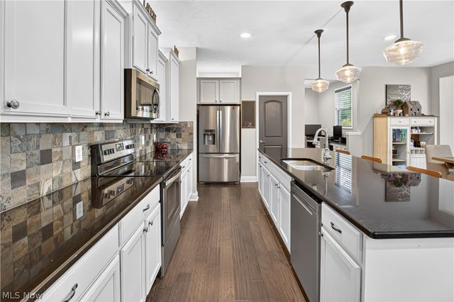 20296 Ennis Drive, Strongsville, OH 44149