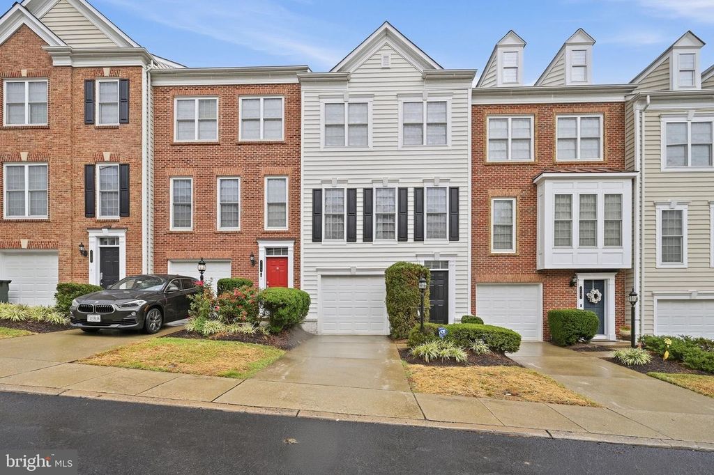2161 OBERLIN DR, Woodbridge, VA 22191