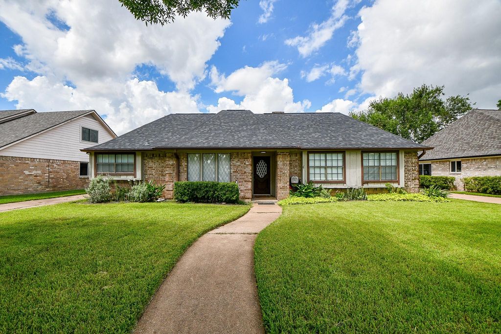 2803 Green Fields Drive, Sugar Land, TX 77479