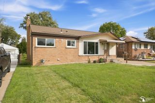 28512 Leona Street, Garden City, MI 48135
