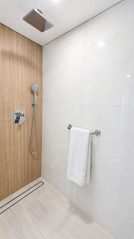 9682 Fontainebleau Boulevard 203, Miami, FL 33172