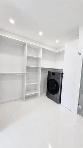 9682 Fontainebleau Boulevard 203, Miami, FL 33172