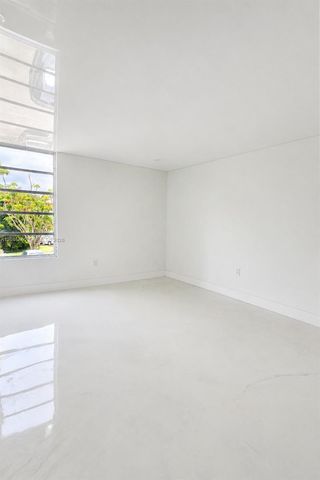 9682 Fontainebleau Boulevard 203, Miami, FL 33172