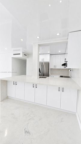 9682 Fontainebleau Boulevard 203, Miami, FL 33172