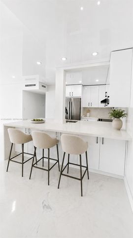 9682 Fontainebleau Boulevard 203, Miami, FL 33172
