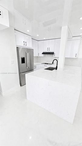 9682 Fontainebleau Boulevard 203, Miami, FL 33172
