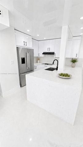 9682 Fontainebleau Boulevard 203, Miami, FL 33172