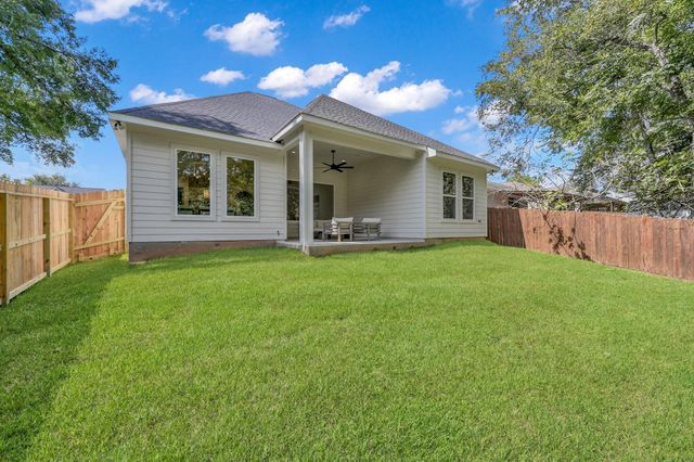 4918 Pleasure Lake Drive, Willis, TX 77318