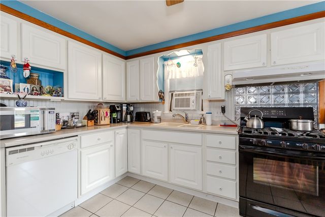 218 South Hull Street, East Providence, RI 02914
