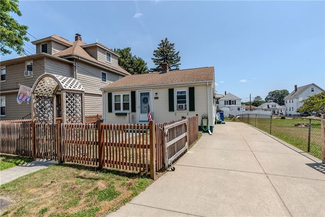 218 South Hull Street, East Providence, RI 02914