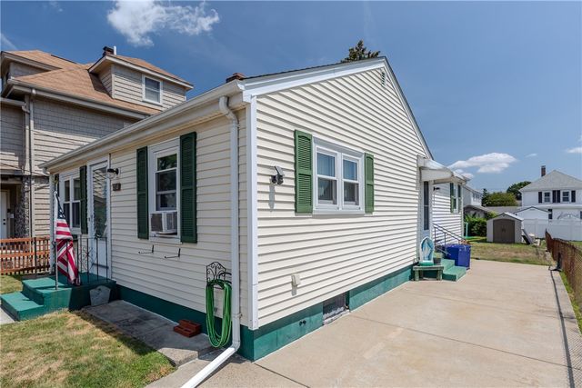 218 South Hull Street, East Providence, RI 02914