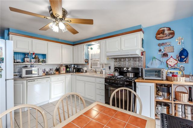 218 South Hull Street, East Providence, RI 02914