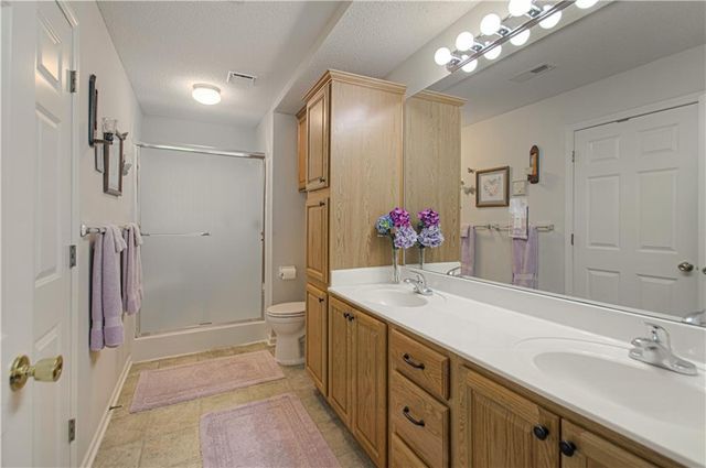 12804 E 48th Street, Independence, MO 64055