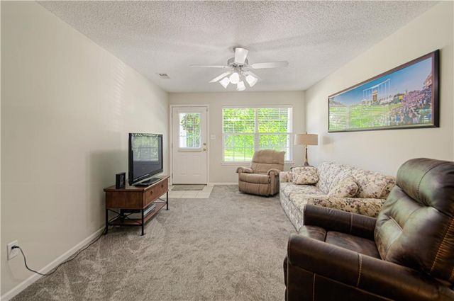 12804 E 48th Street, Independence, MO 64055