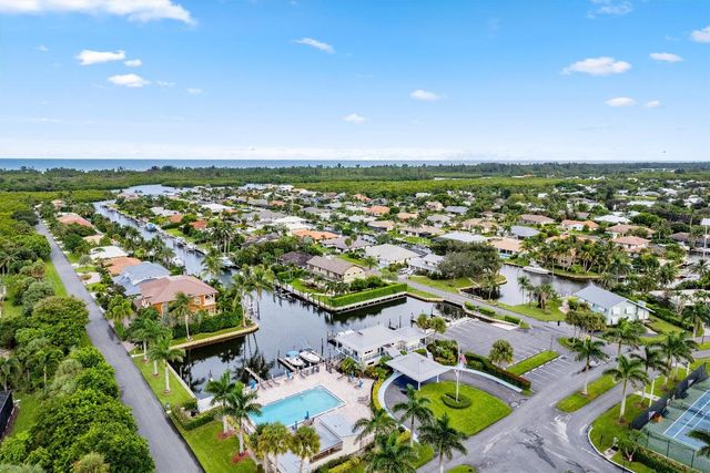 8884 SE Pelican Island Way, Hobe Sound, FL 33455
