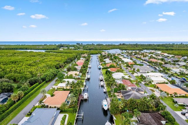 8884 SE Pelican Island Way, Hobe Sound, FL 33455
