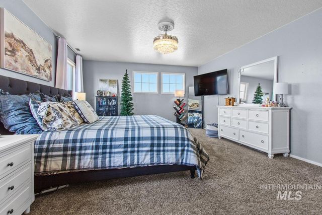16042 N Saint Helens Dr, Nampa, ID 83651